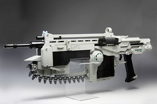チェンソー レゴで作られた銃 ギアーズオブウォーのランサーアサルトライフルを再現